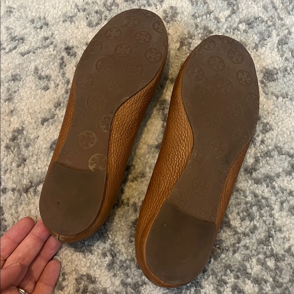 Tory Burch Royal Tan Reva Tumbled Leather Ballet Flats w/Tonal Logo, size 8.5 - Picture 8 of 10